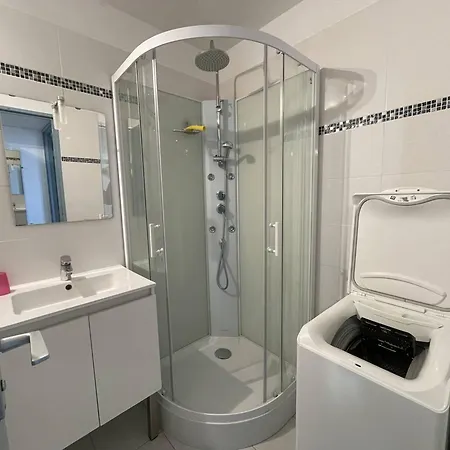 2 Pieces En Front De Avec Piscine, Terrasse Et Parking - 5 Couchages, Cyprien - Fr-1-106-102 *